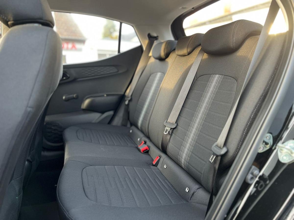 Hyundai i10 1.0 - Klima - Navi - R.Kam - PDC - Sitz+Lenkradhzg