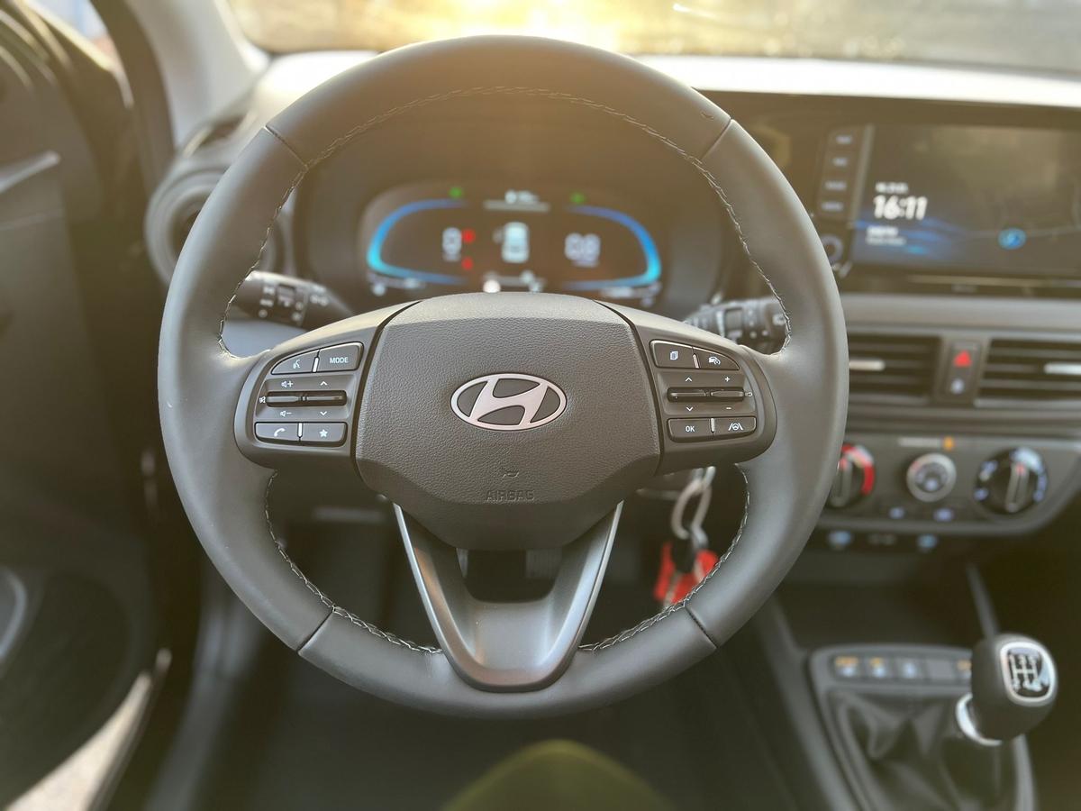 Hyundai i10 1.0 - Klima - Navi - R.Kam - PDC - Sitz+Lenkradhzg