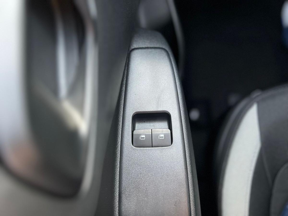 Hyundai i10 1.0 - Klima - Navi - R.Kam - PDC - Sitz+Lenkradhzg