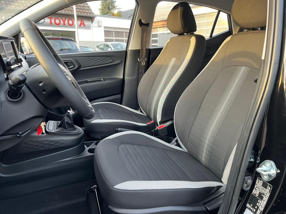 Hyundai i10 1.0 - Klima - Navi - R.Kam - PDC - Sitz+Lenkradhzg