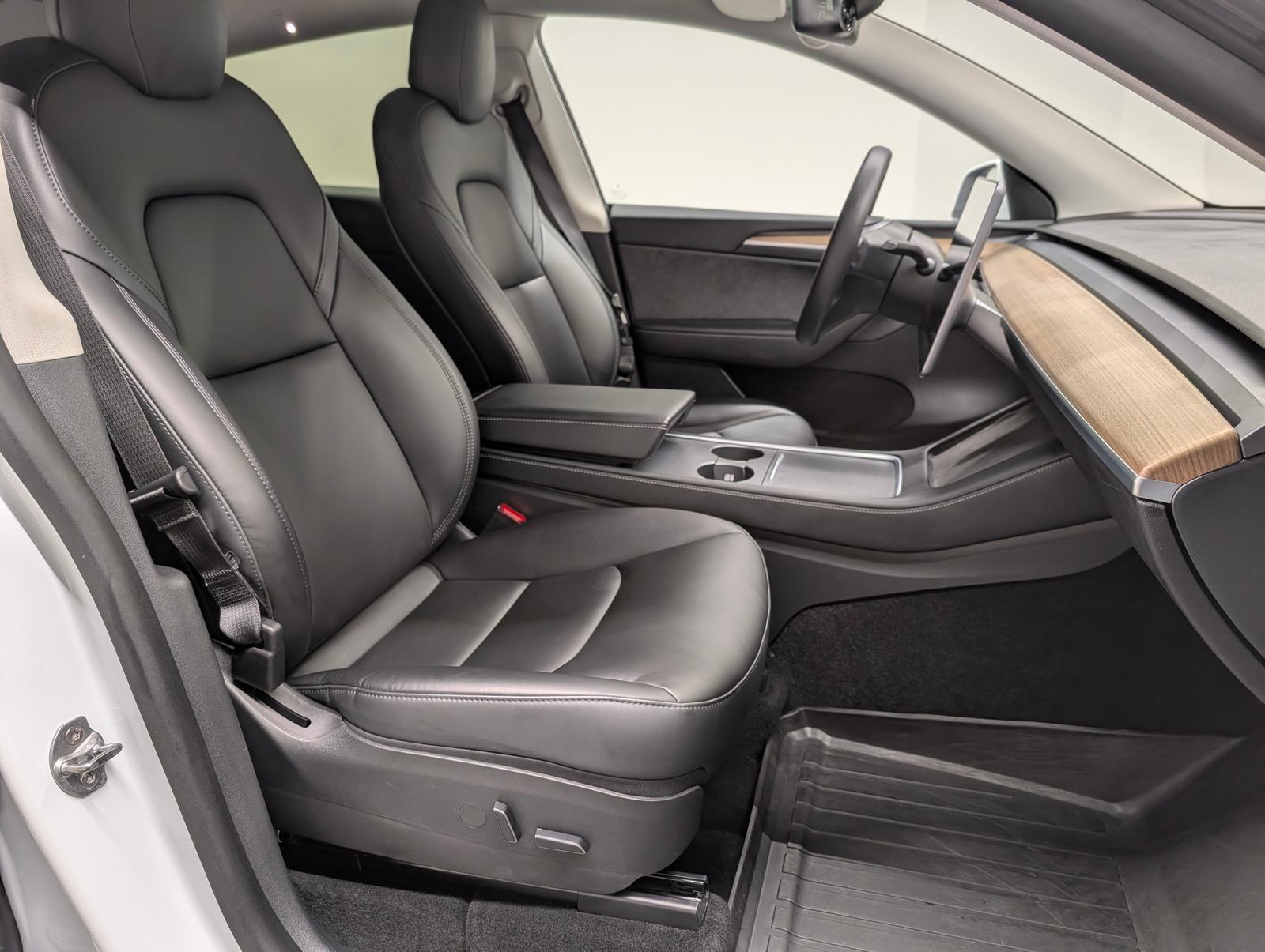 Tesla Model Y Long Range AWD LED/Navi/Pano/4xSHZ/19-LM