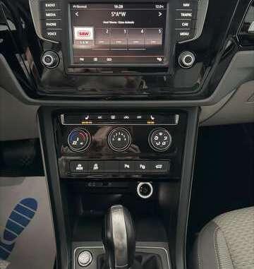 Volkswagen Touran Comfortline BMT, Navi, AHK, LED, 1.Hand,Scheckheft