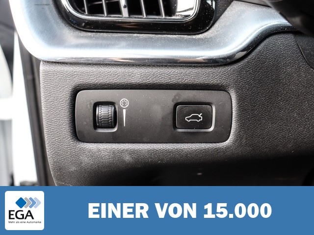 Volvo XC60 Momentum Pro 2WD AHK Navi Leder Digitales Cockpit Soundsystem HarmanKardon 