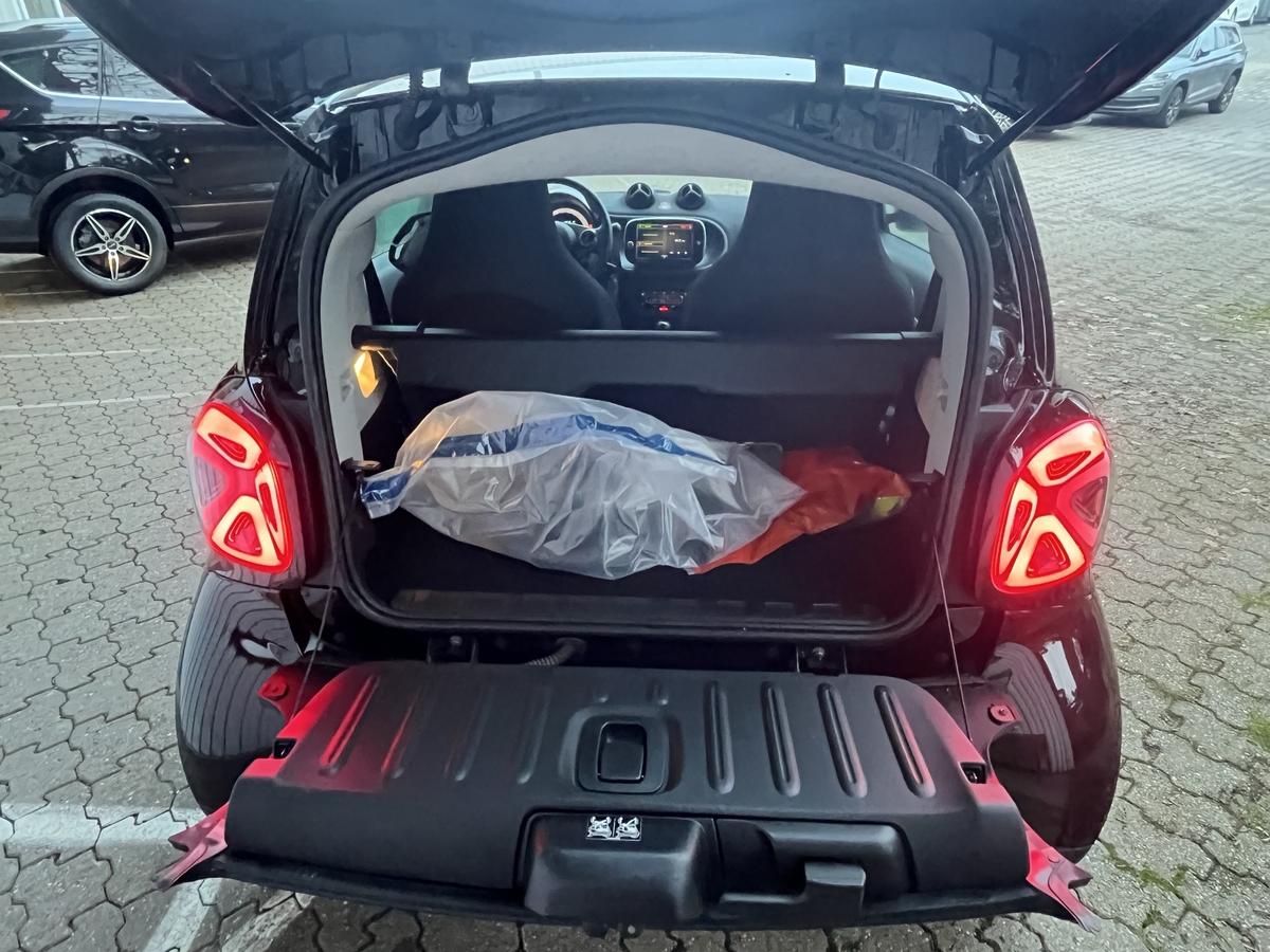 Smart ForTwo EQ*EXCLUSIVE*22kW*PANORAMA*MEDIA*SHZ*CAM*PDC*LED*ALU*