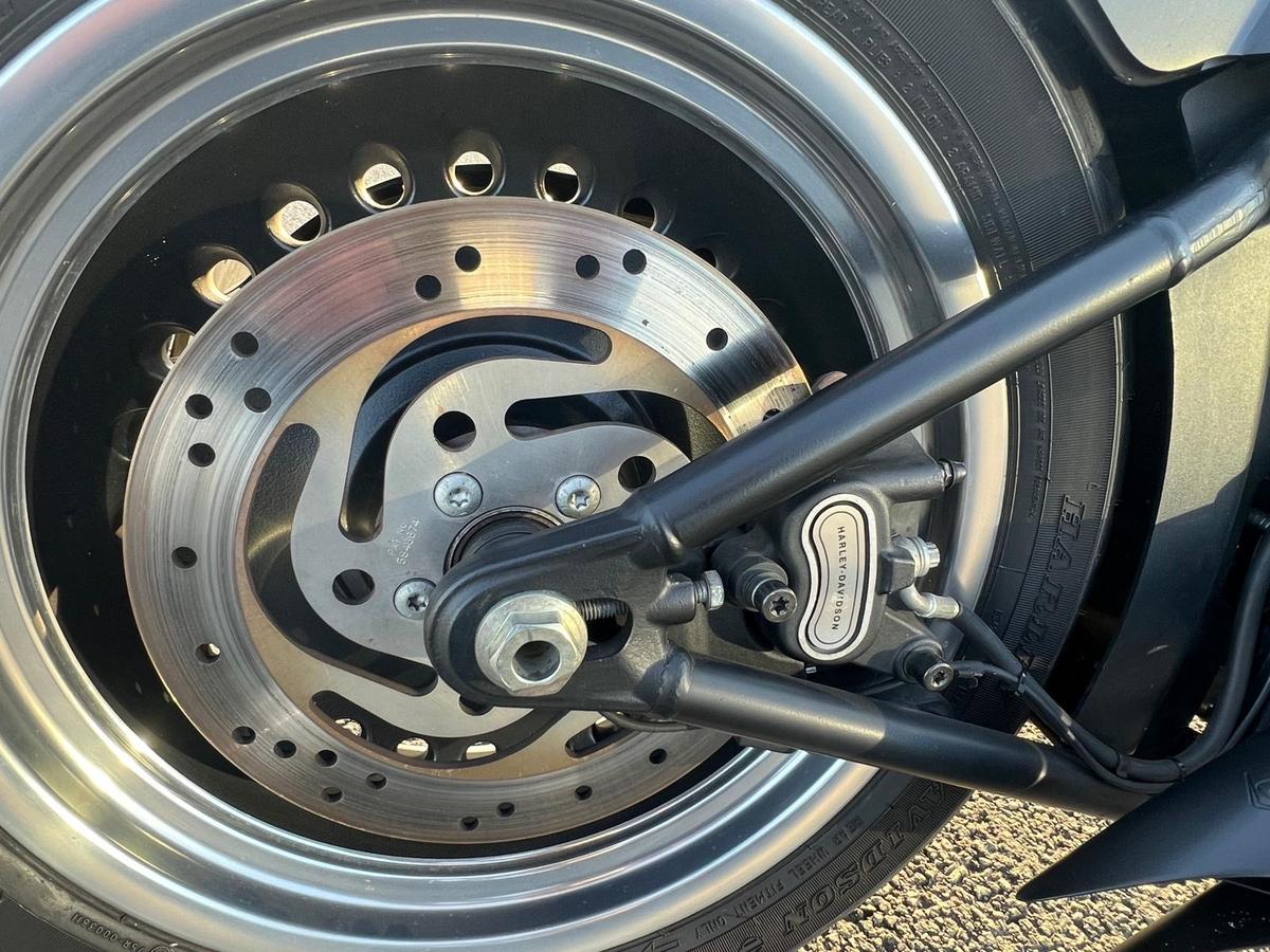 Harley-Davidson Fat Boy Seitentasche+Alcantara+Auspuffanlage