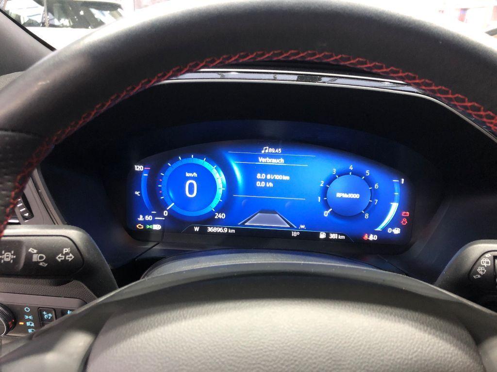 Ford Kuga 1.5 EcoBoost ST-LINE X AHK