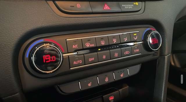 Kia cee'd / Ceed 1.5 T-GDI Navi LED Kamera DAB CarPlay SHZ LenkradH
