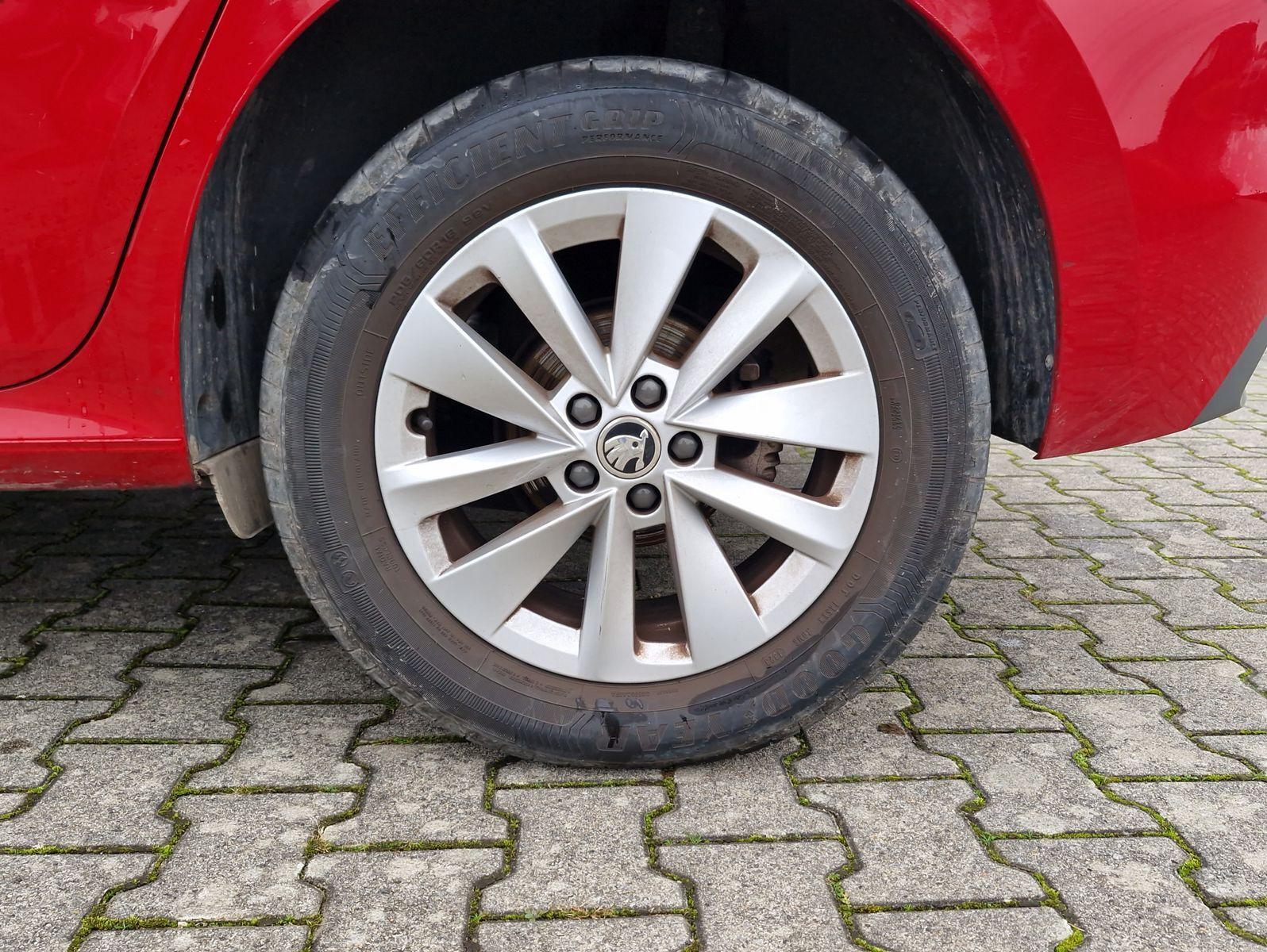 Skoda Kamiq 1.0 TSI Ambition LED Kamera PDC CarPlay Al