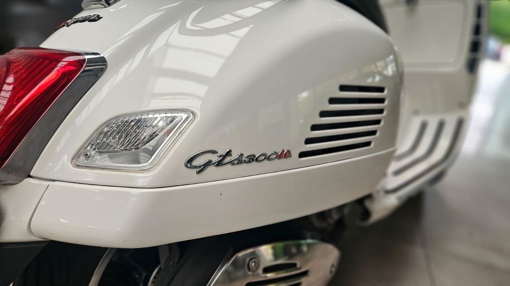 Vespa 300 GTS i.e Super ABS Weiß 1.Hand