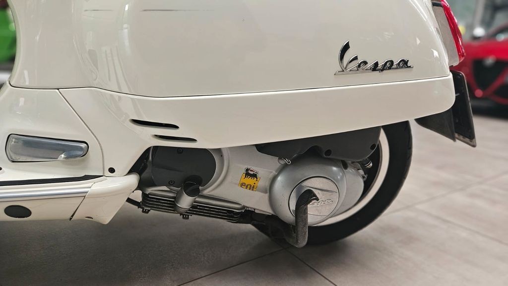 Vespa 300 GTS i.e Super ABS Weiß 1.Hand