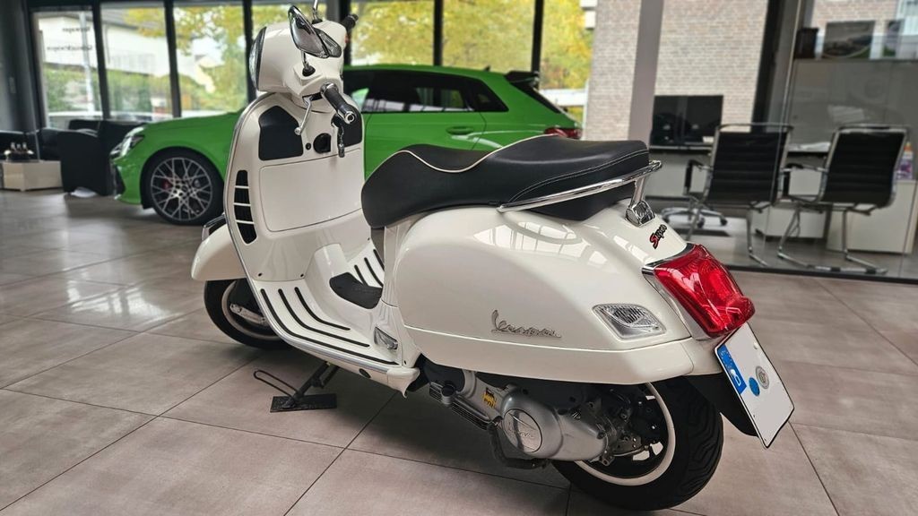 Vespa 300 GTS i.e Super ABS Weiß 1.Hand