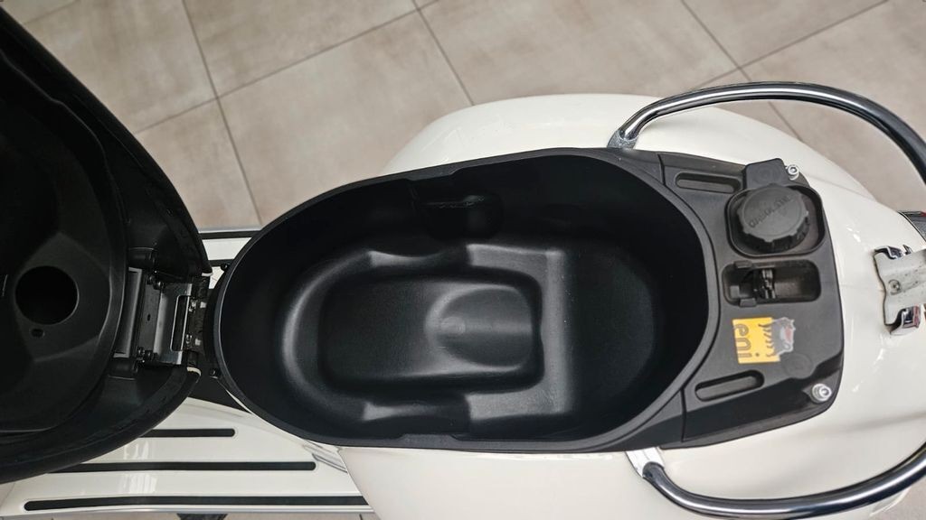 Vespa 300 GTS i.e Super ABS Weiß 1.Hand