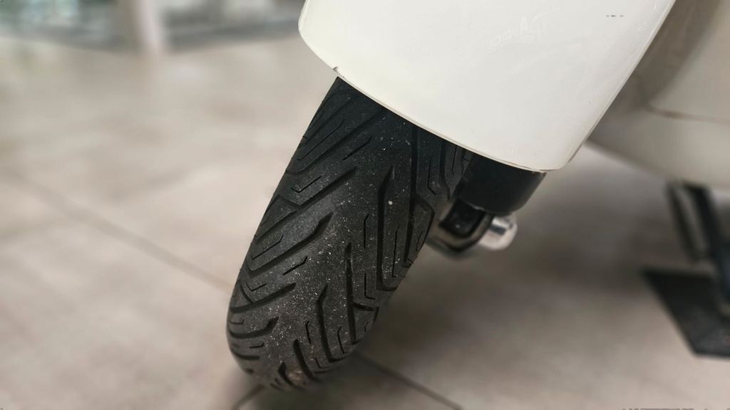 Vespa 300 GTS i.e Super ABS Weiß 1.Hand