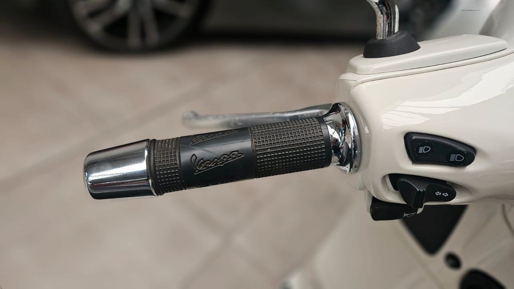 Vespa 300 GTS i.e Super ABS Weiß 1.Hand
