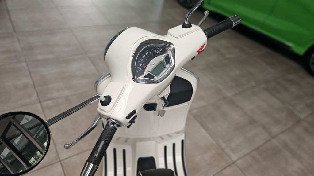 Vespa 300 GTS i.e Super ABS Weiß 1.Hand