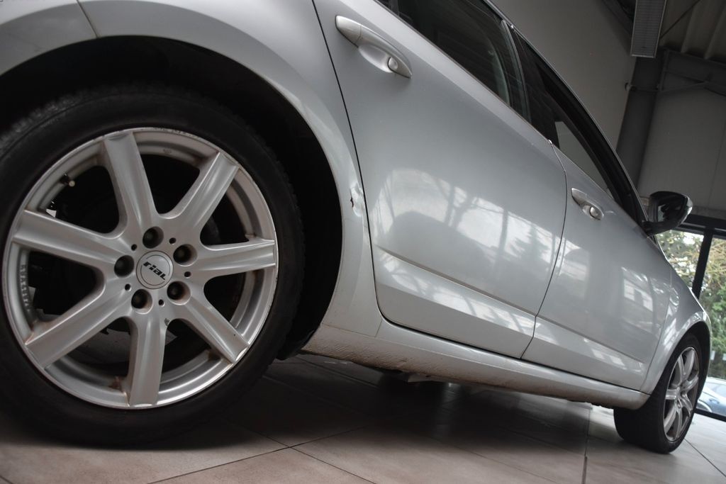 Skoda Octavia Combi Elegance 2ZKlimaauto Tempo SHZ PDC