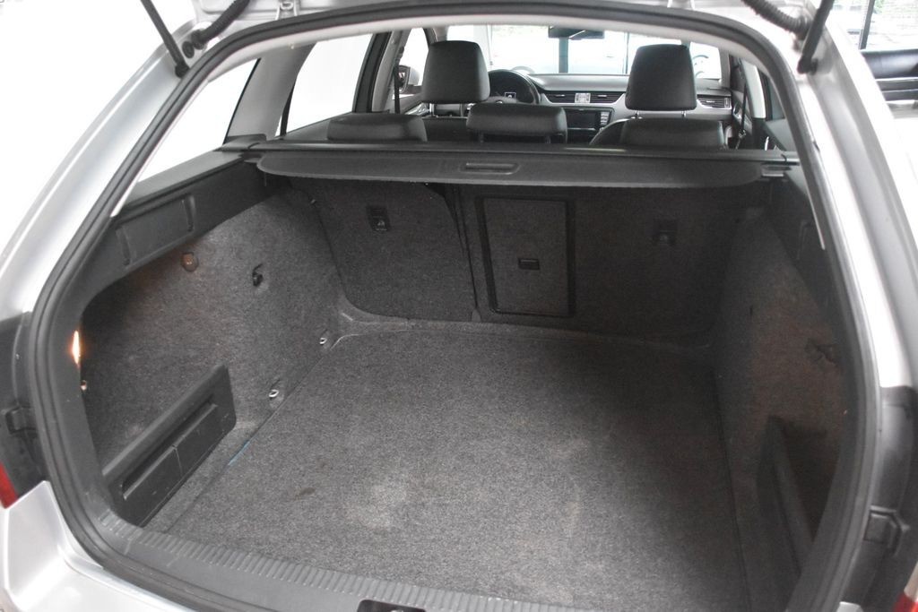 Skoda Octavia Combi Elegance 2ZKlimaauto Tempo SHZ PDC