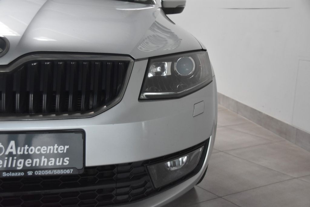 Skoda Octavia Combi Elegance 2ZKlimaauto Tempo SHZ PDC
