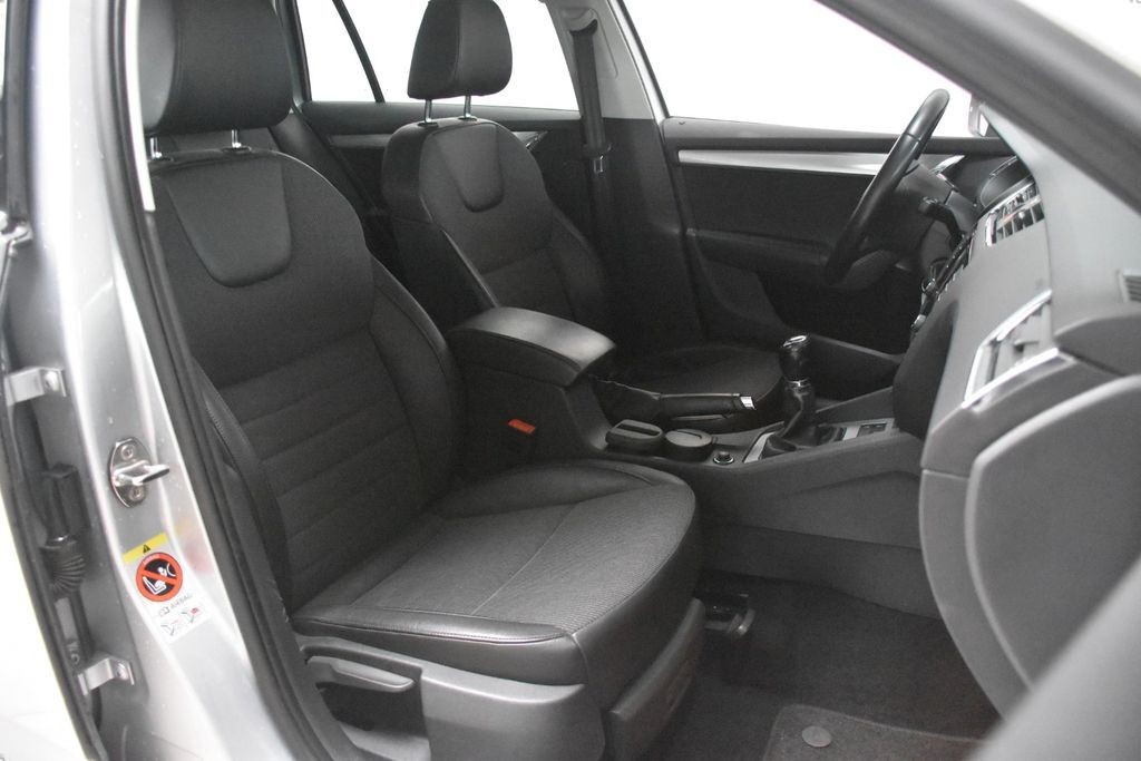 Skoda Octavia Combi Elegance 2ZKlimaauto Tempo SHZ PDC