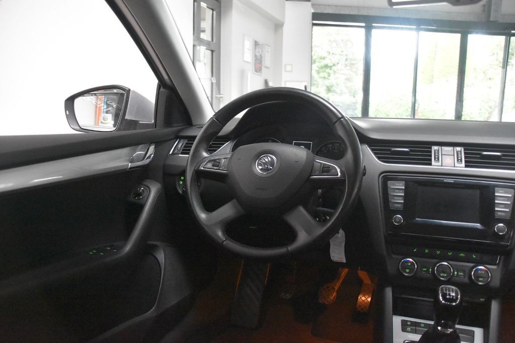 Skoda Octavia Combi Elegance 2ZKlimaauto Tempo SHZ PDC