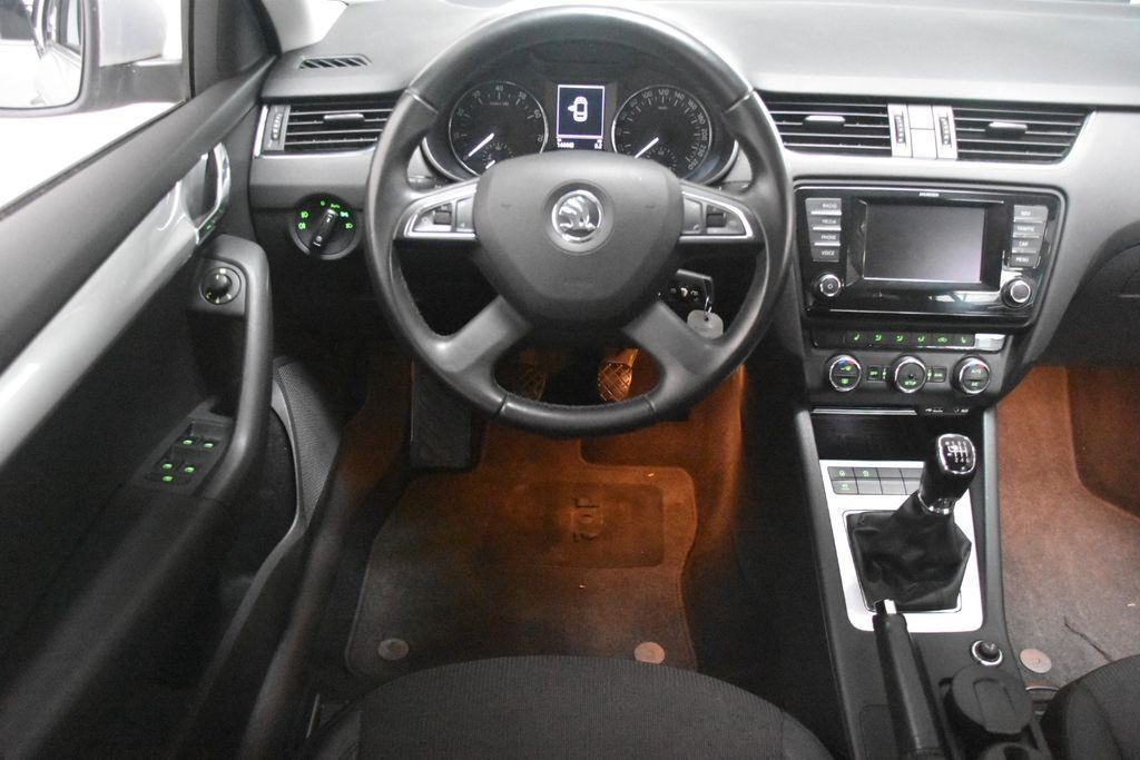Skoda Octavia Combi Elegance 2ZKlimaauto Tempo SHZ PDC