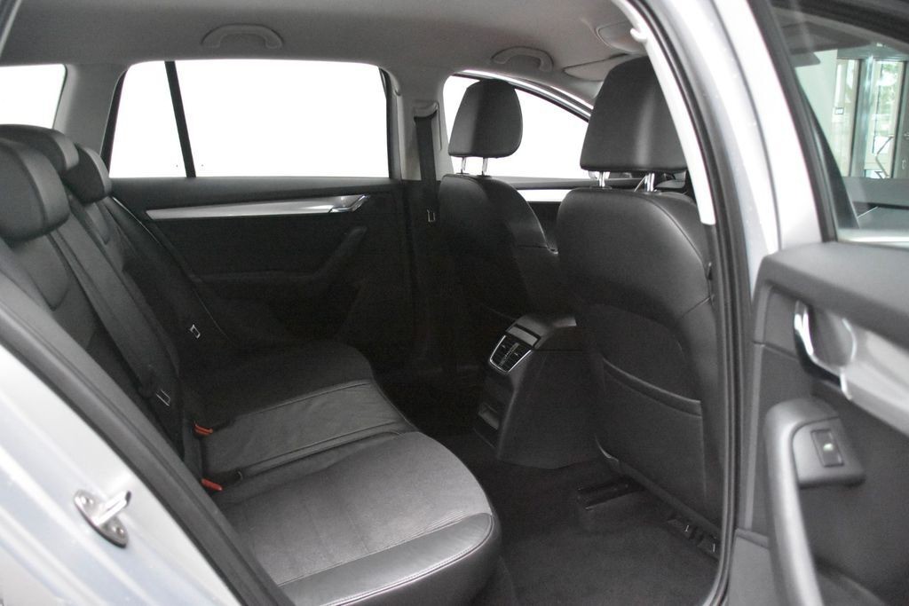 Skoda Octavia Combi Elegance 2ZKlimaauto Tempo SHZ PDC