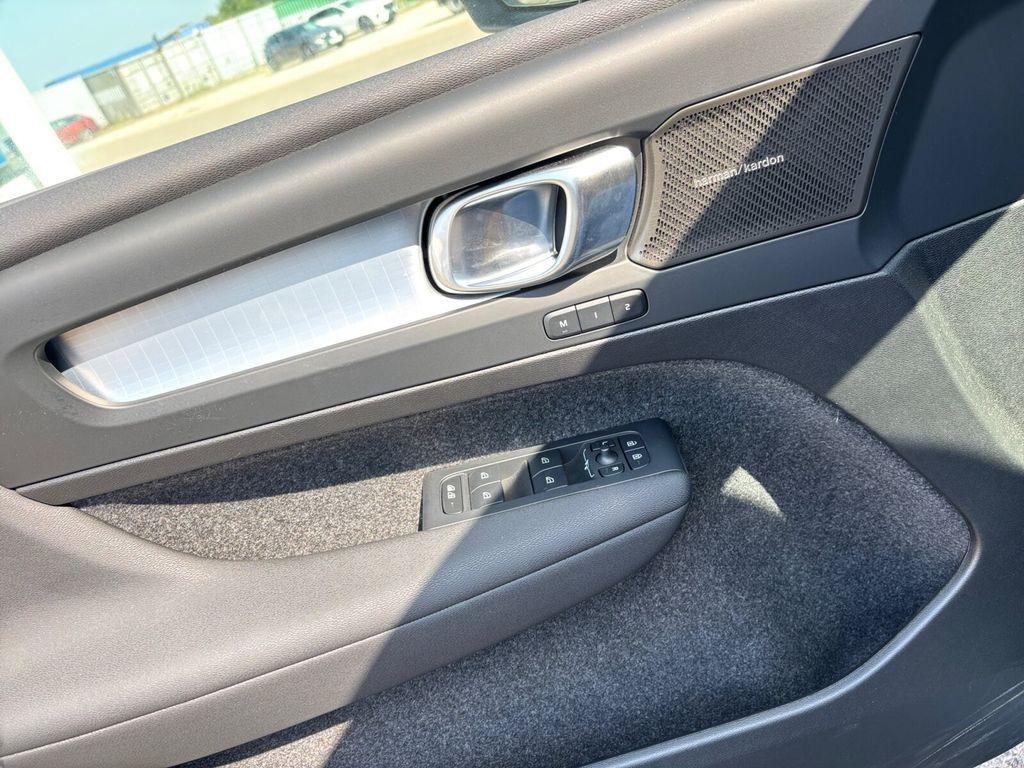 Volvo XC40 2WD Plus Dark RÜCKFAHRKAMERA+SITZHEIZUNG