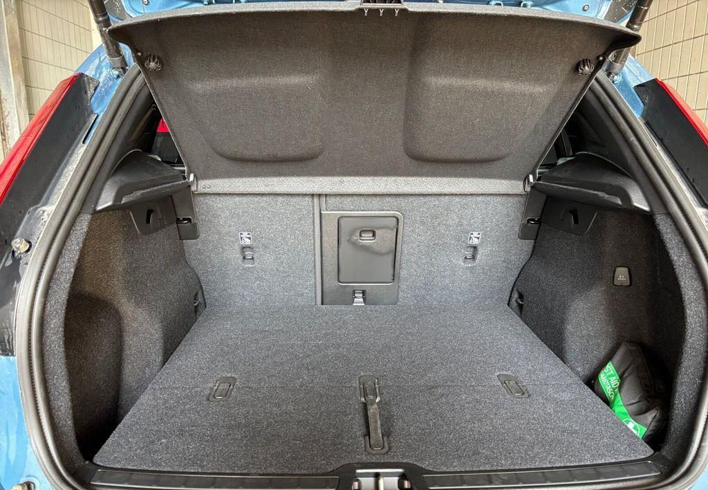 Volvo XC40 2WD Plus Dark RÜCKFAHRKAMERA+SITZHEIZUNG