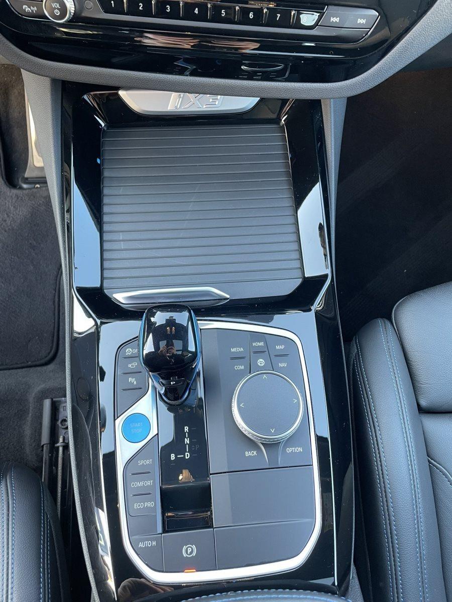 BMW iX3 Impressive 100%Akku M Sport Panorama AHK Laser HeadUp HarmanKardon