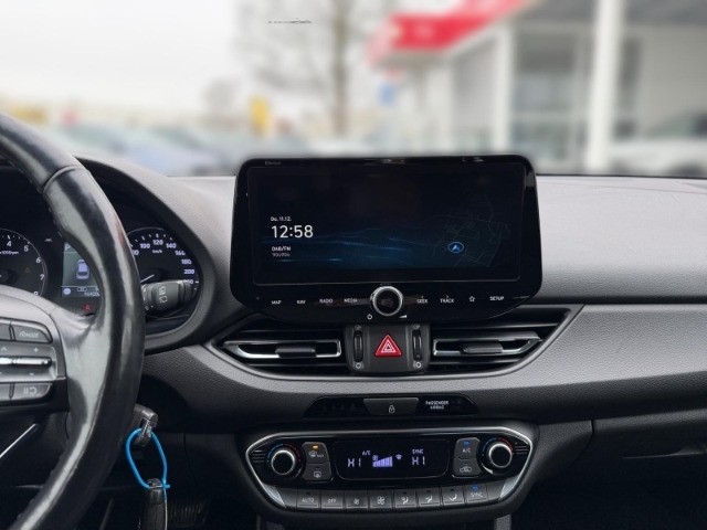 Hyundai i30 cw Trend +NAVI+KLIMA+RFK+PDC+CARPLAY+UVM+