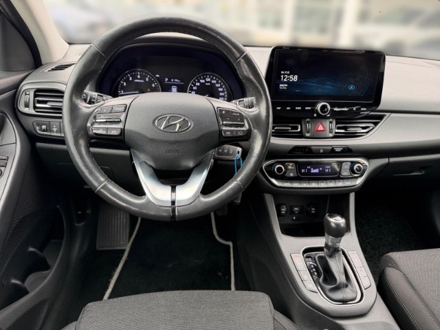 Hyundai i30 cw Trend +NAVI+KLIMA+RFK+PDC+CARPLAY+UVM+