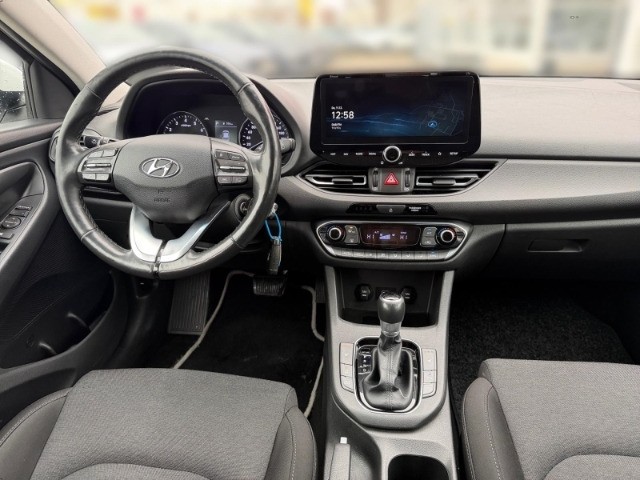 Hyundai i30 cw Trend +NAVI+KLIMA+RFK+PDC+CARPLAY+UVM+