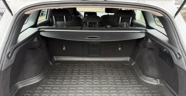 Hyundai i30 cw Trend +NAVI+KLIMA+RFK+PDC+CARPLAY+UVM+