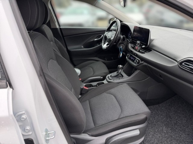 Hyundai i30 cw Trend +NAVI+KLIMA+RFK+PDC+CARPLAY+UVM+