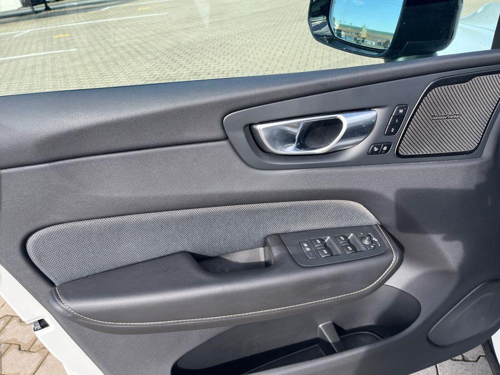 Volvo XC60 T8 AWD Ultra Dark NAVIGATION+SITZHEIZUNG