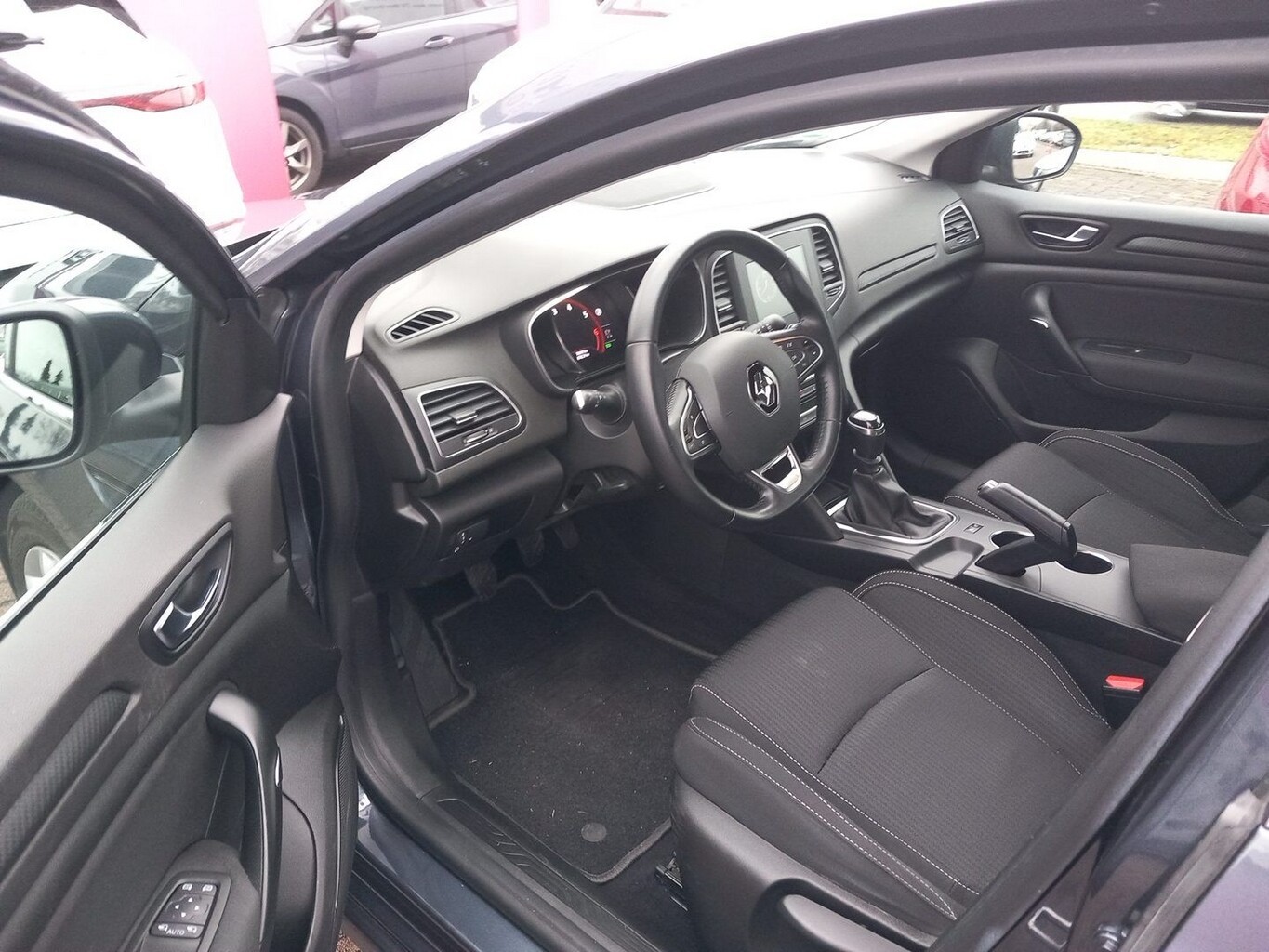 Renault Megane IV Grandtour TCe 140 Business PDC SHZ 16Z