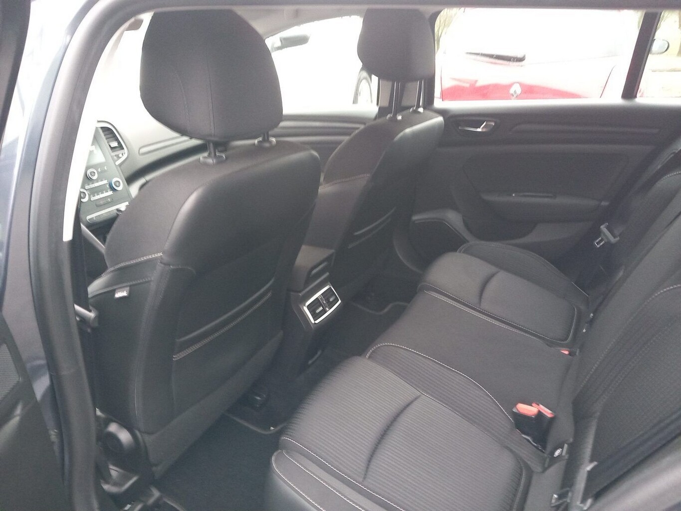 Renault Megane IV Grandtour TCe 140 Business PDC SHZ 16Z