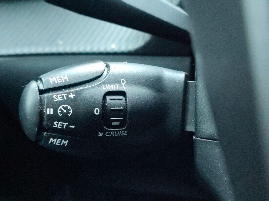 Peugeot 2008 e- Allure SITZHEIZUNG+180°R-KAMERA+TEMPOMAT