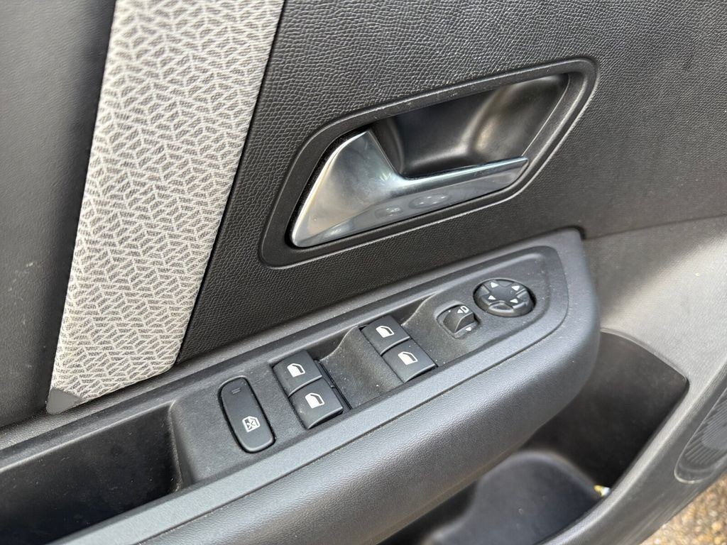 Citroën C4 Shine S&S NAVI+360° R-KAMERA+HEAD-UP DISPLAY