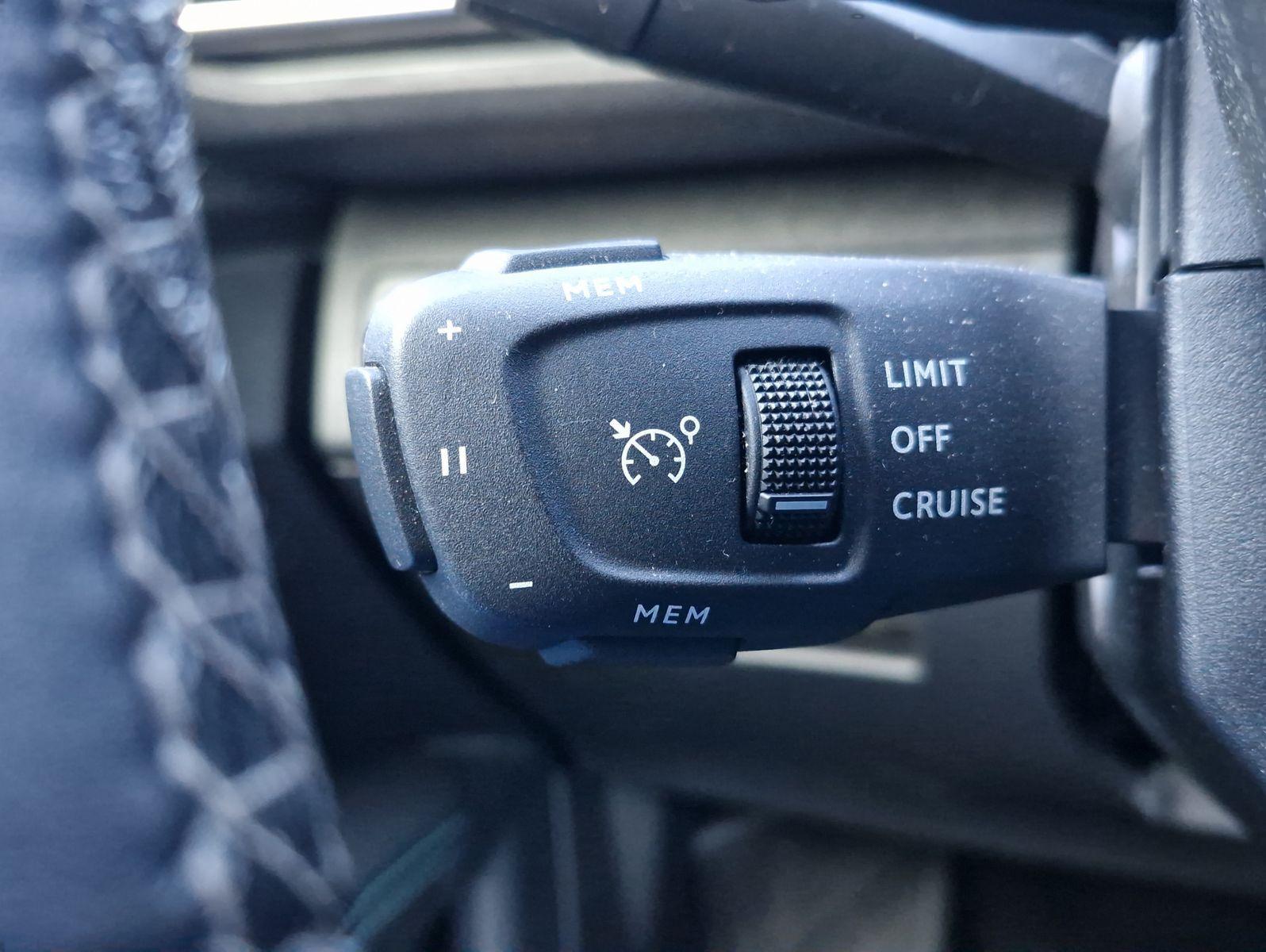 Peugeot 3008 PureTech 130 Allure AT LED Navi Kamera360 S