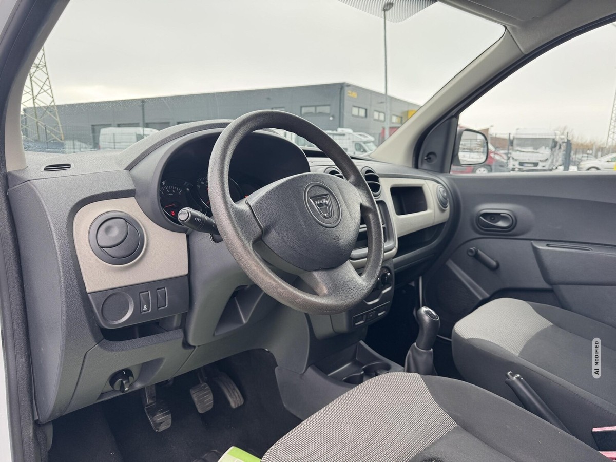 Dacia Dokker Allwetter-Reifen+180°-Türen+Sehr gepflegt