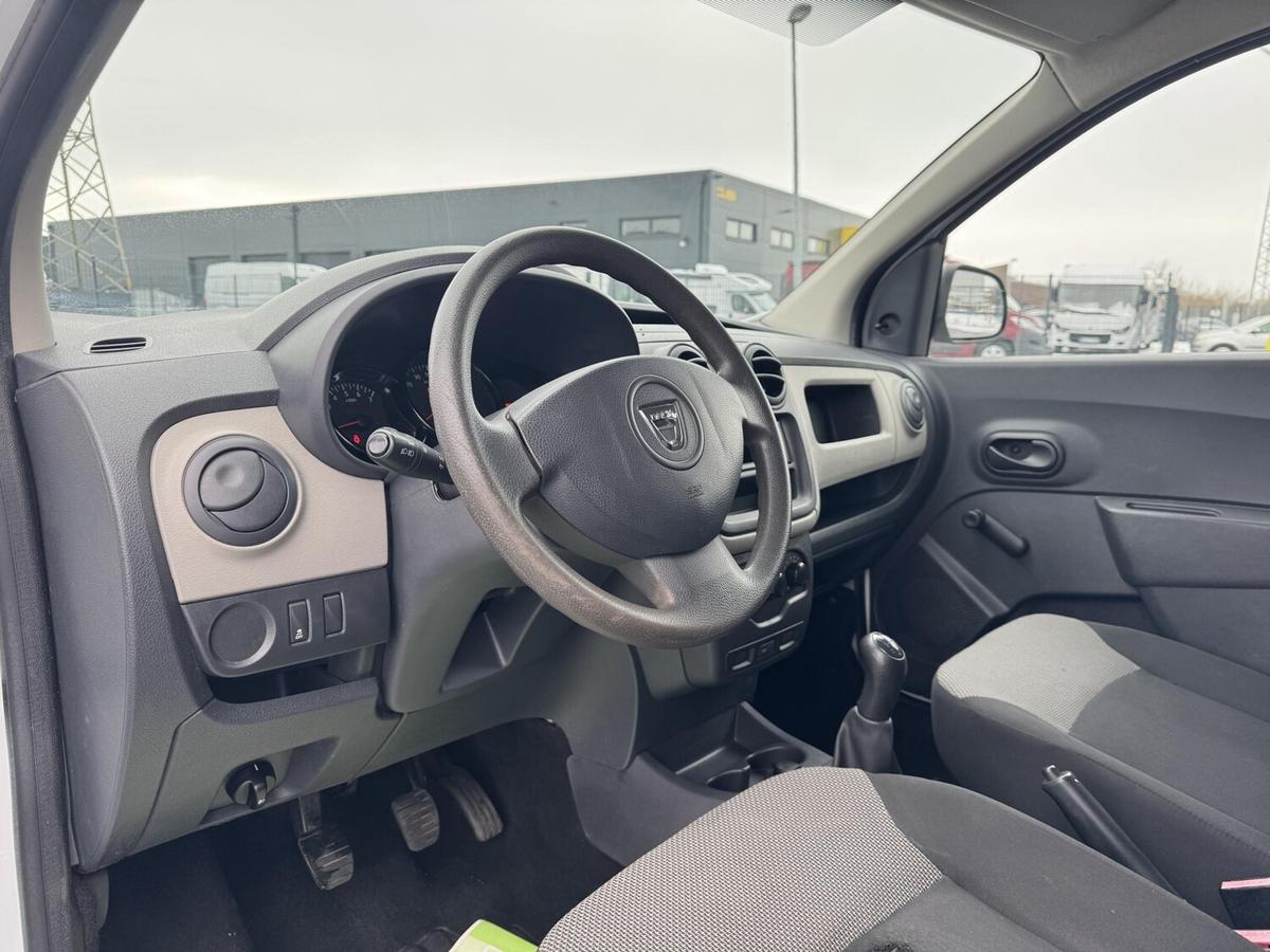 Dacia Dokker Allwetter-Reifen+180°-Türen+Sehr gepflegt