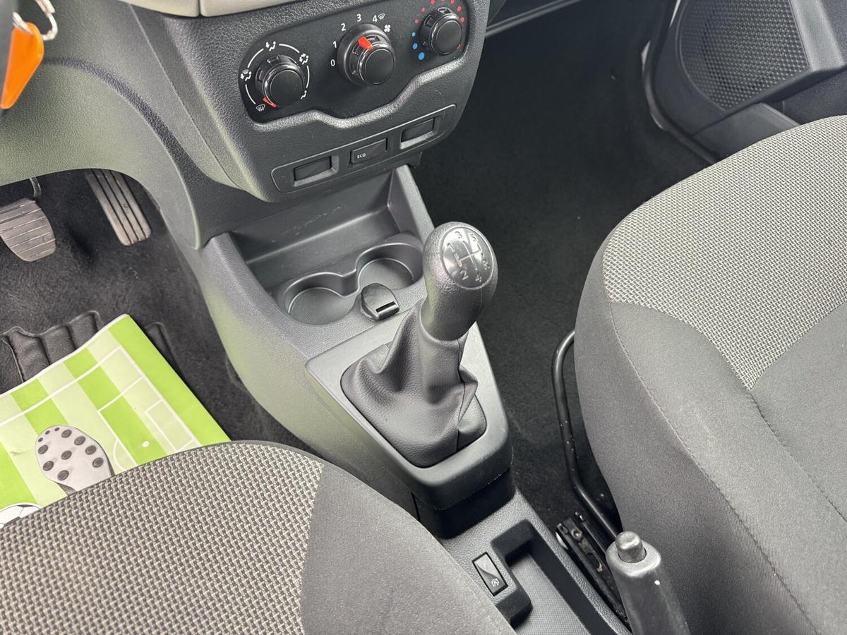 Dacia Dokker Allwetter-Reifen+180°-Türen+Sehr gepflegt