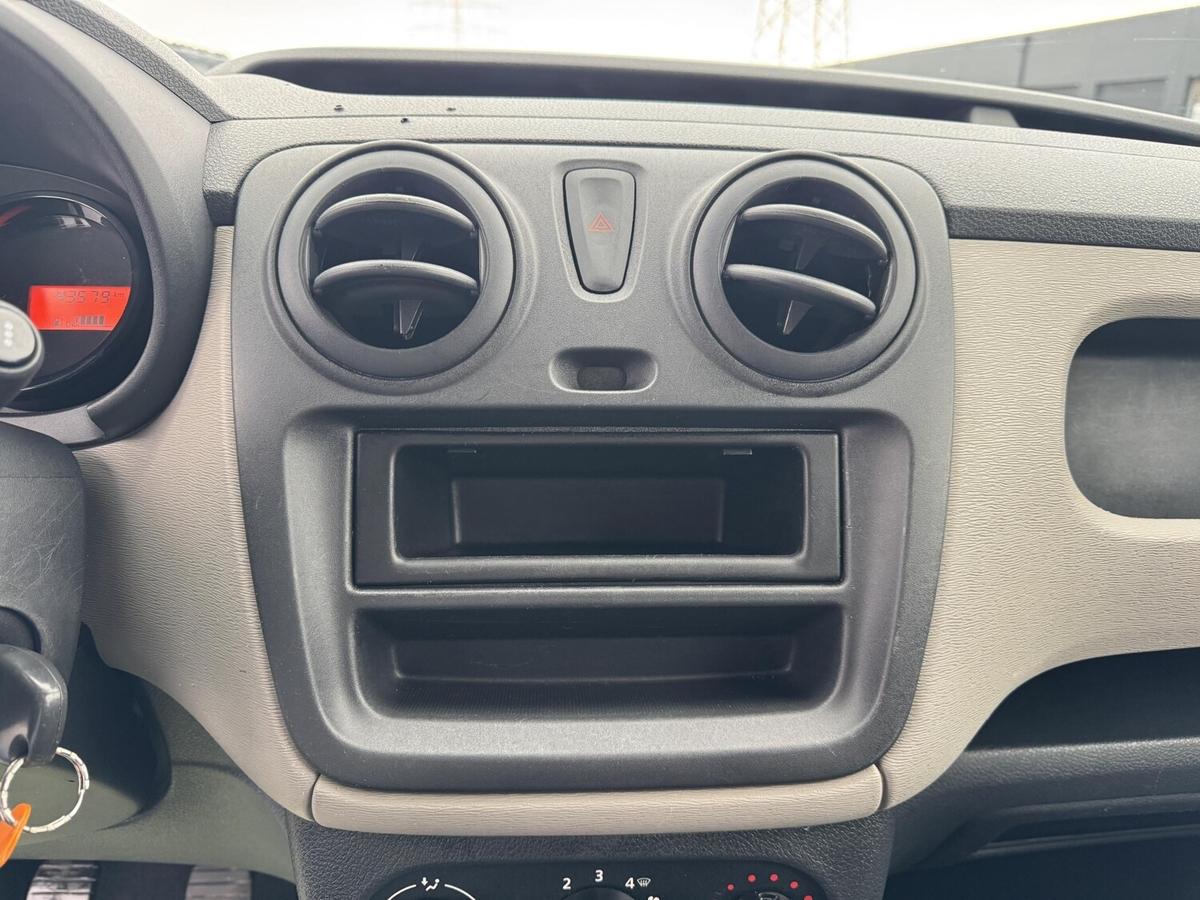 Dacia Dokker Allwetter-Reifen+180°-Türen+Sehr gepflegt