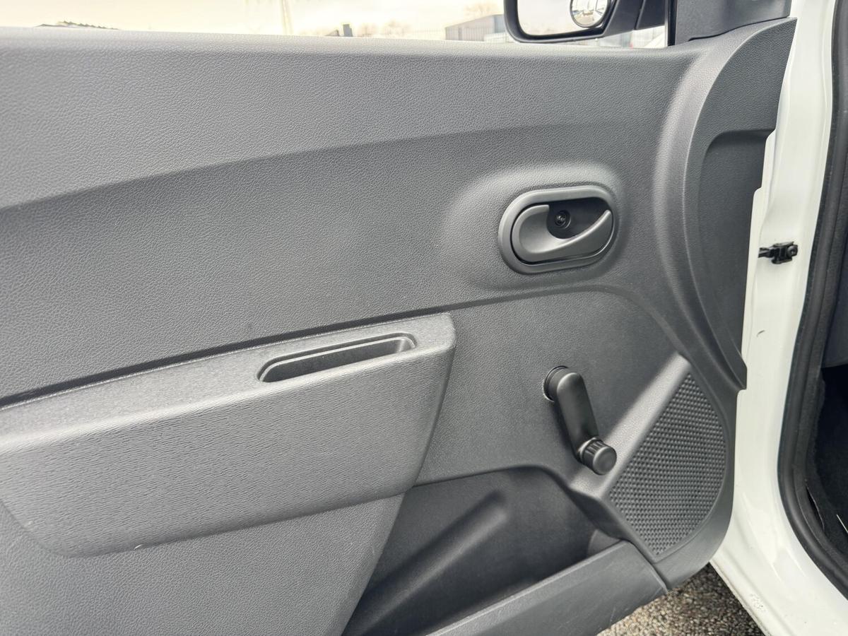 Dacia Dokker Allwetter-Reifen+180°-Türen+Sehr gepflegt