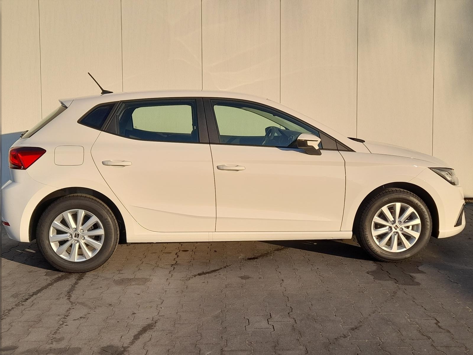 Seat Ibiza 1.0 MPI Reference NAVI/APP~SHZ~PDC~ALU~GRA