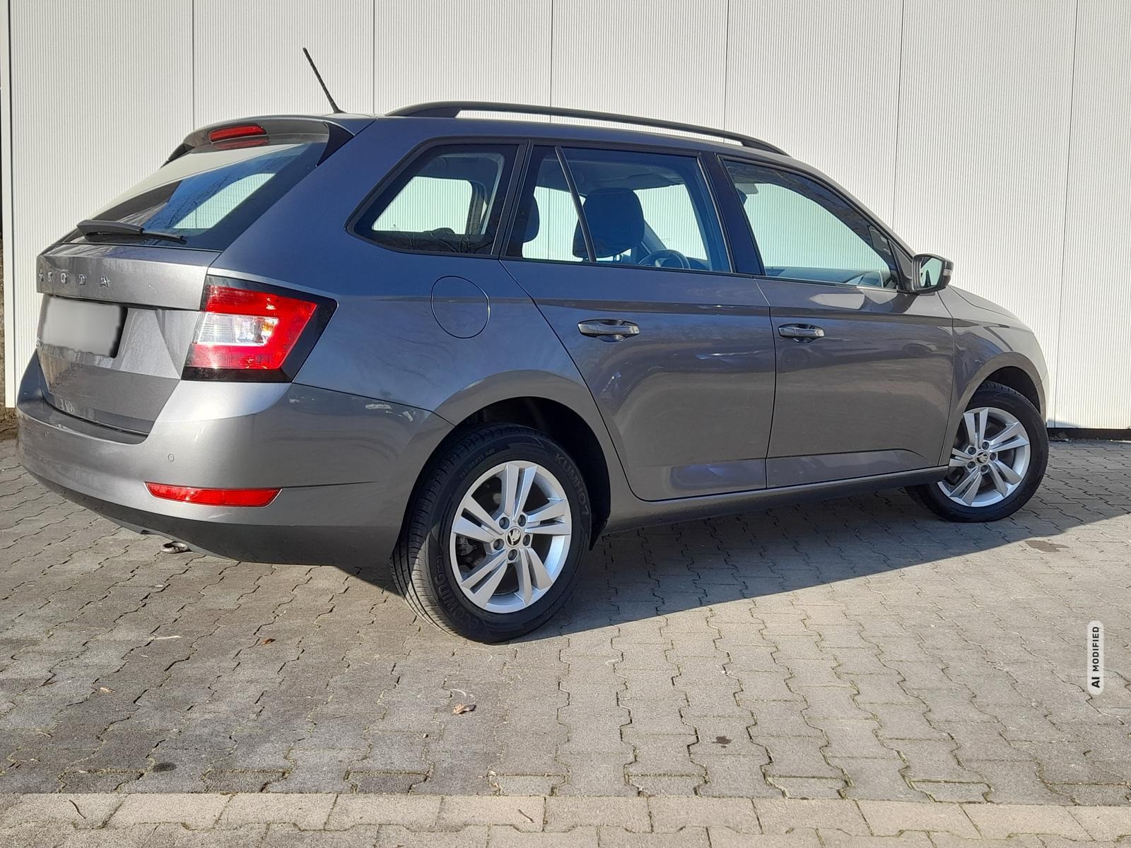 Skoda Fabia Combi Ambition NAVI/APP~AHK~PDC~SHZ~ALU~BT
