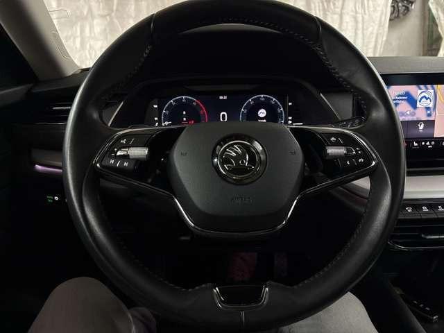 Skoda Octavia 2.0TDI Style NAVI LED Kamera CarPlay HuD