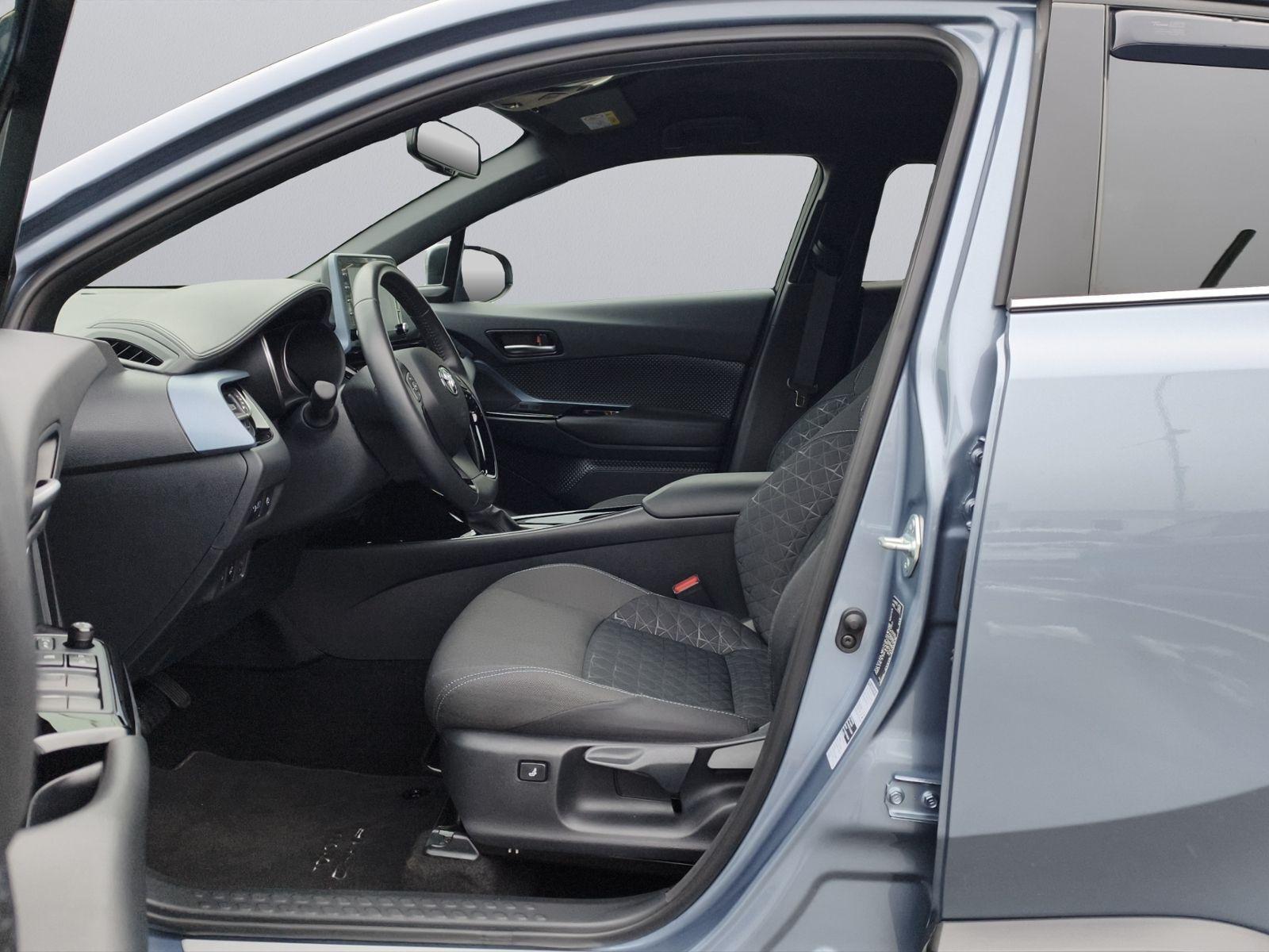 Toyota C-HR Hybrid Team D