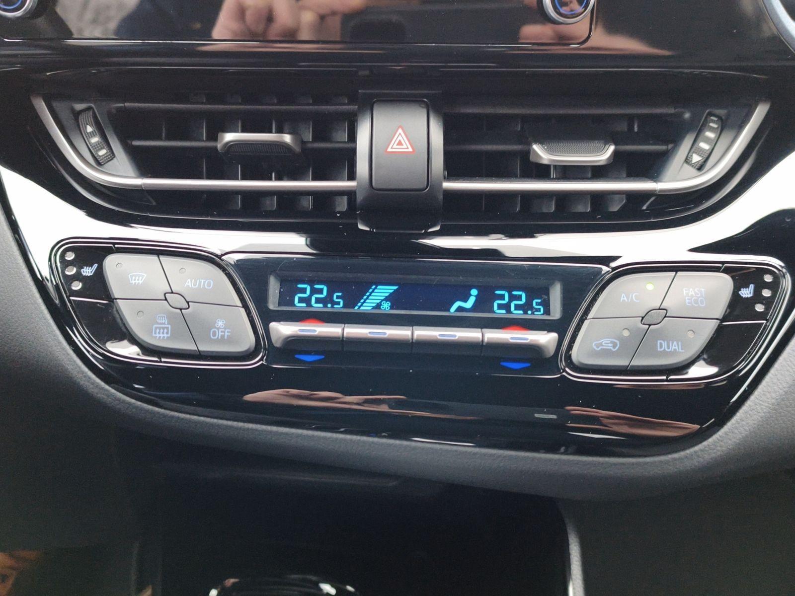 Toyota C-HR Hybrid Team D